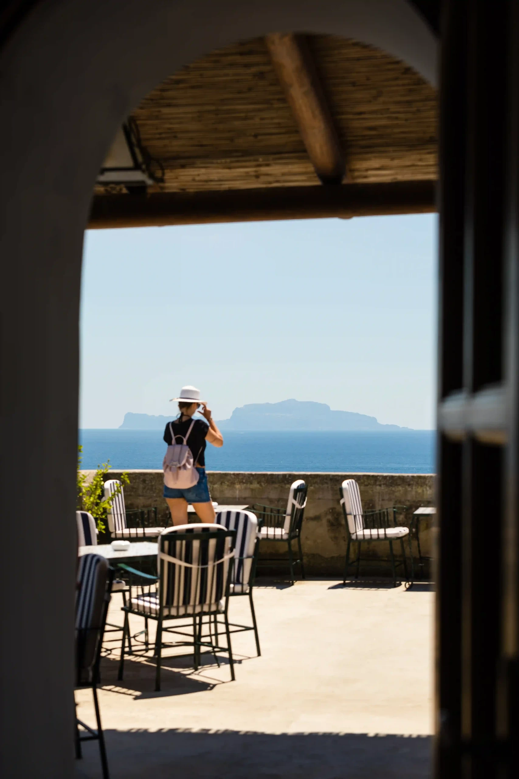 terrazzo-castello-aragonese-ischia-esterno-giorno
