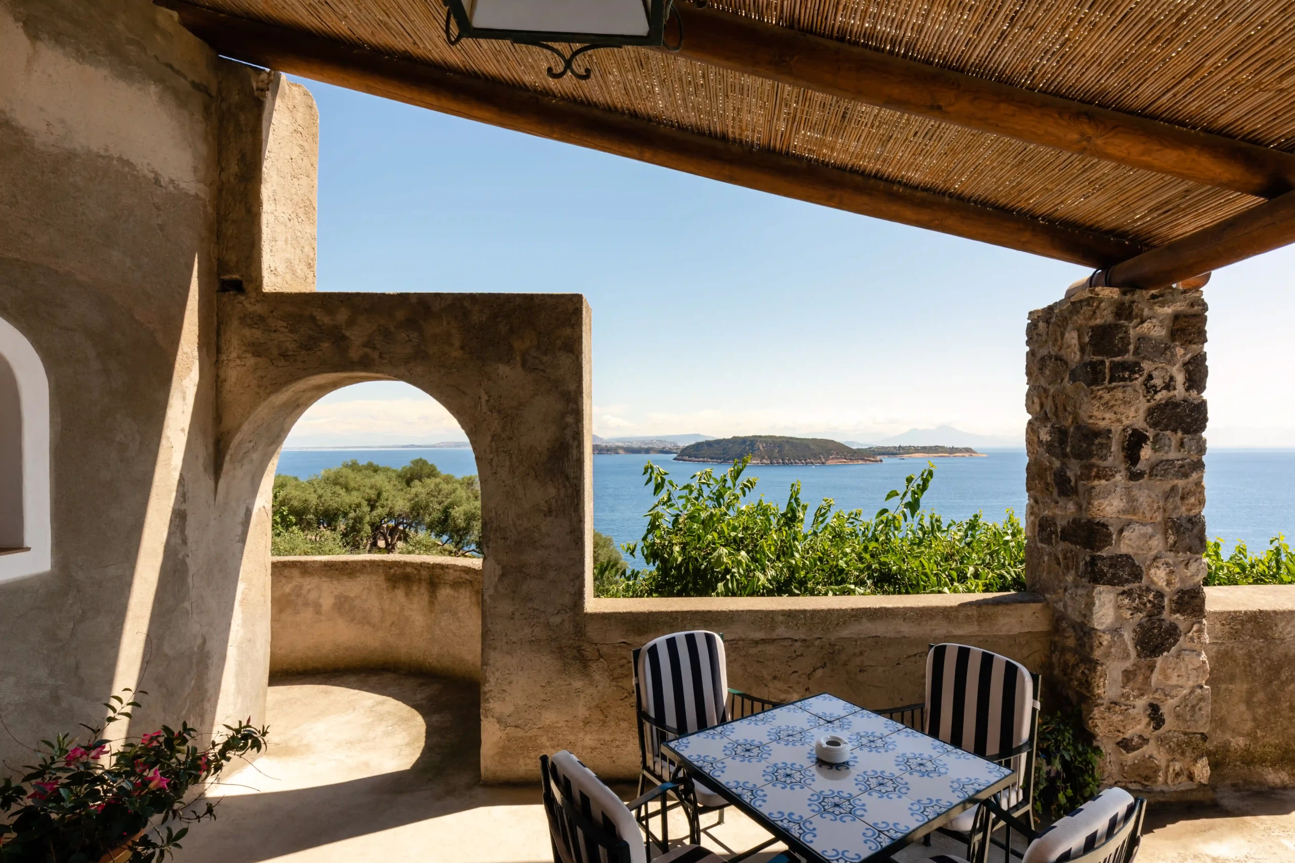 terrazzo-castello-aragonese-ischia-esterno