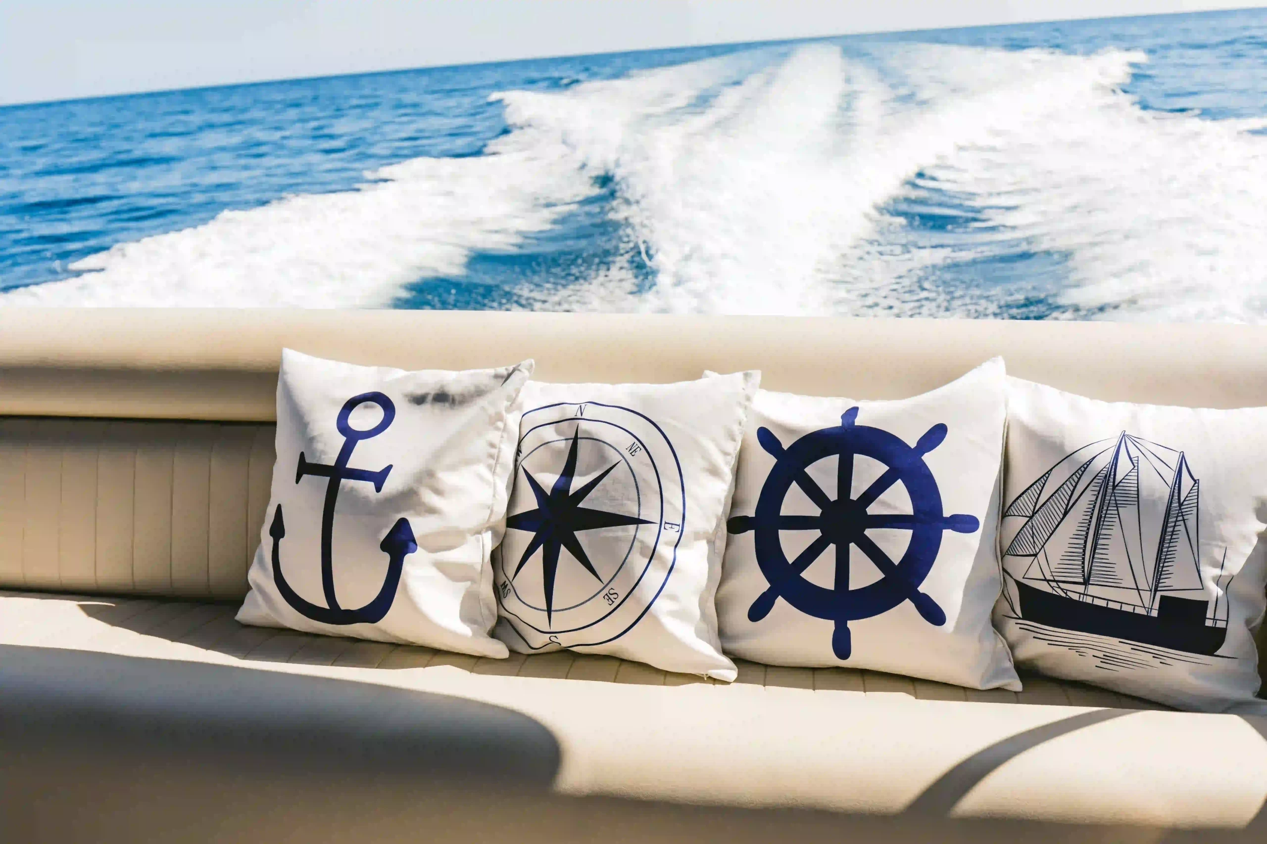 terrazzo-castello-aragonese-ischia-luxury-boat-interno-barca